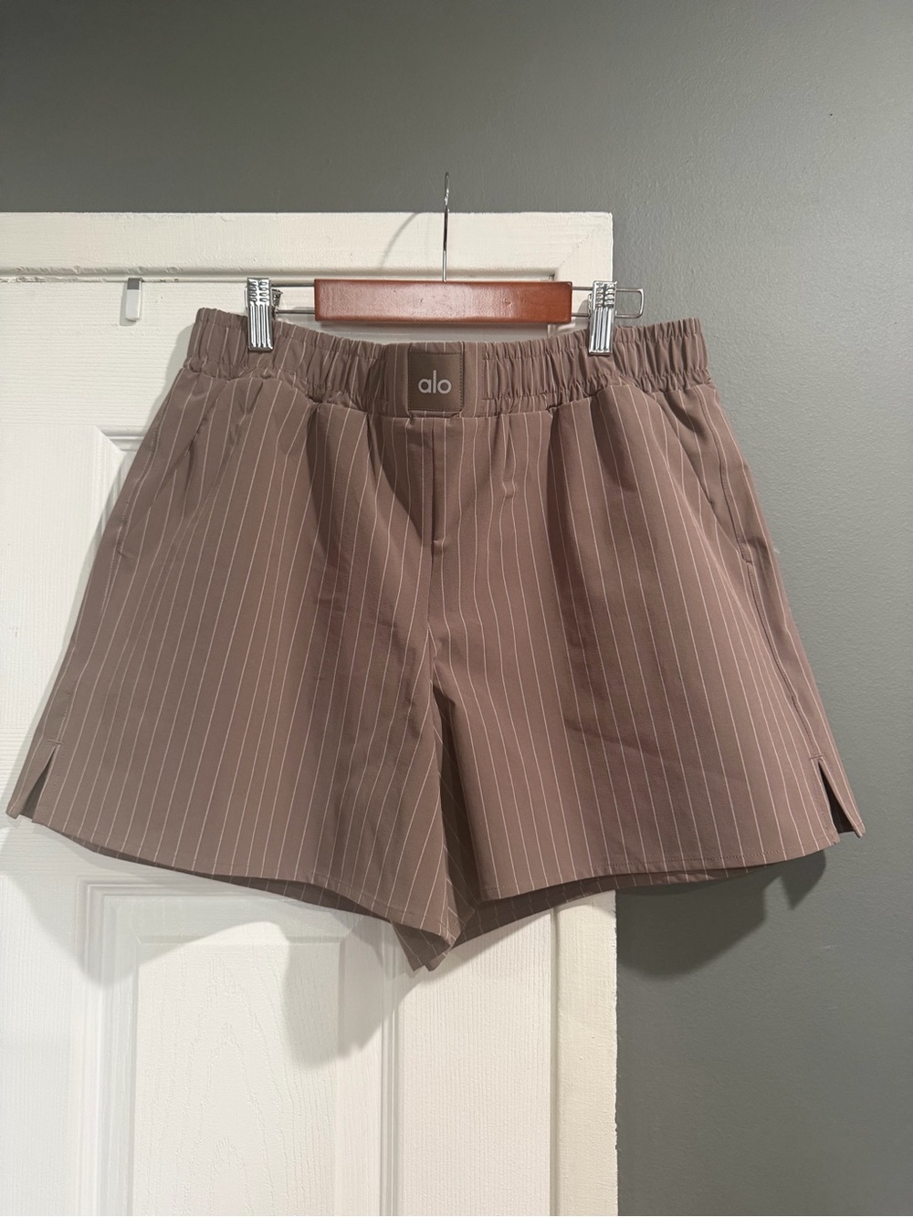 ALO Pinstripe Daylight Boxer Short - Mushroom/Ivory